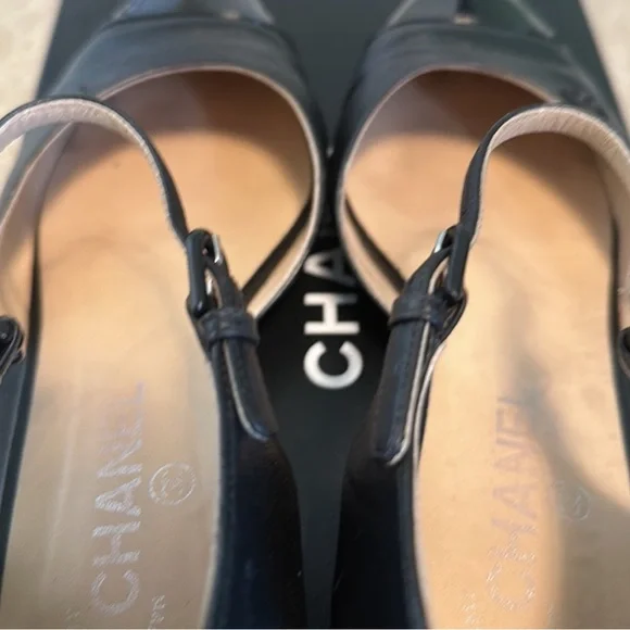 CHANEL Black Leather Flats with Glossy Toe Cap - Picture 7 of 9